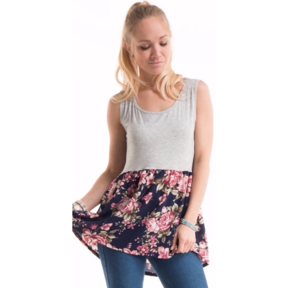 Fashionomics Tops - 50% Off Sale✨Fashionomics • Tank Top